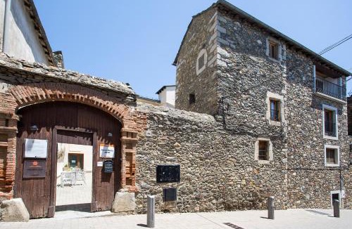 Llivia Hostel | Alberg Anna Maria Janer