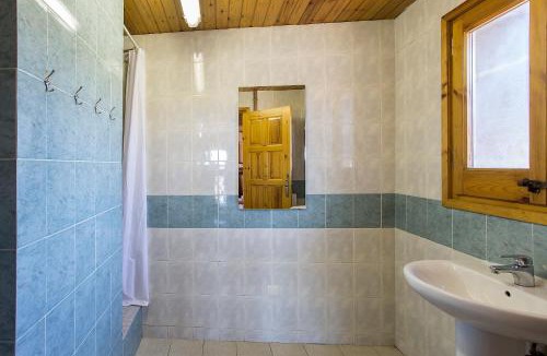 Llivia Hostel | Alberg Anna Maria Janer
