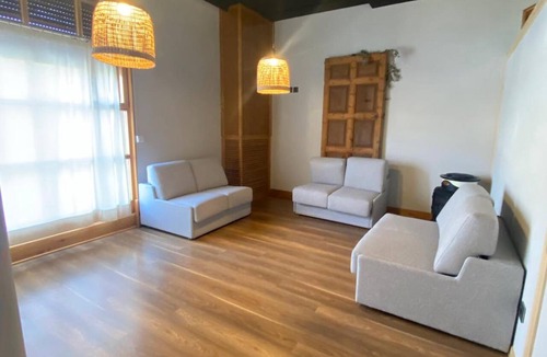 Puente La Reina Hostel | Albergue Jakue - Hostel