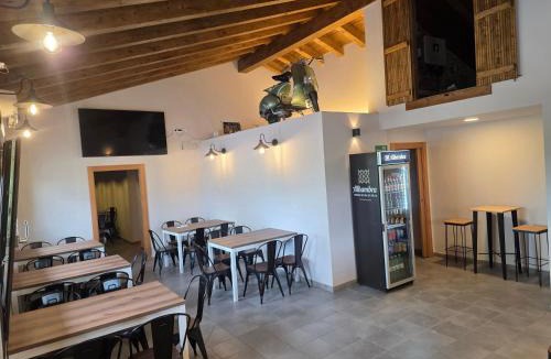 Sansol Hostel | ALBERGUE LA VESPA Hostel & Bar
