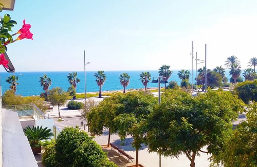 Badalona Apartment | ALEXANDRA´s BEACH-PORT-APARTMENT, beach, balcony, Wifi, AA