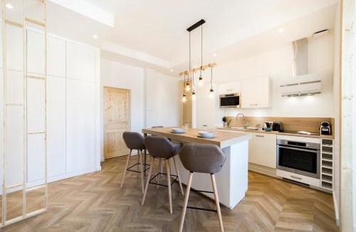 Charmettes - Bellecombe Apartment | All in Lyon | Séjour élégant et calme Part-Dieu