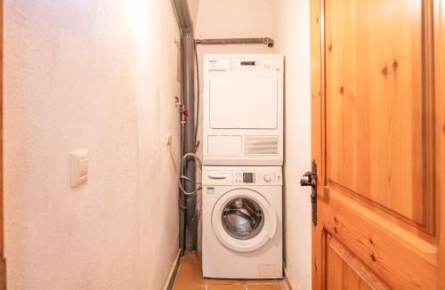 Sant Jaume de Llierca Apartment | Amplio Dúplex para Grupos con Terraza