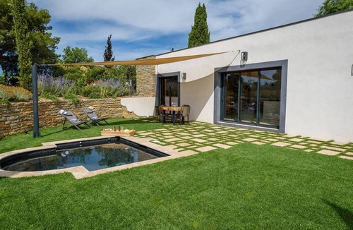Puyloubier House | An apartment with a garden, a terrace and a Jacuzzi in a vineyard estate – Sleeps 4