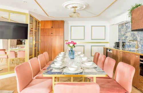 Quartier du Mail Apartment | AN AUTHENTIC PARISIAN LIVING BETWEEN THE LOUVRE & VIBRANT MARAIS -RUE D'ABOUKIR