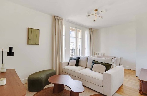 5th Arrondissement Apartment | An Elegant 1-BR in St-Michel Notre-Dame