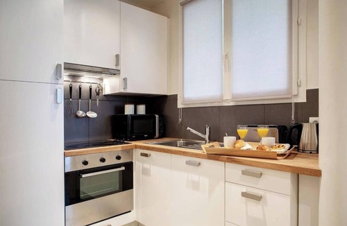 Marais Apartment | AN ICONIC PLACE IN AN ICONIC LOCATION AT RUE MALHER - LE MARAIS