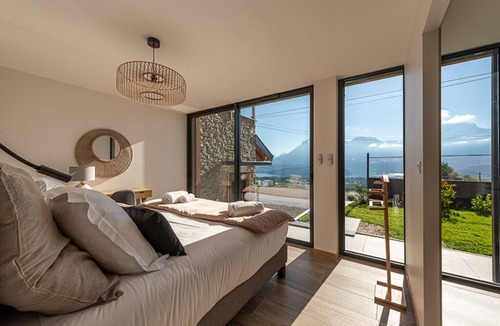 Saint-Jorioz Apartment | ANNECY HAPPY LODGE 5 PERS LAKE VIEW JACUZZI TERRACE