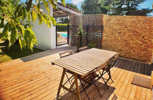 Pertuis House | Anse Coco Luberon - Au calme, gite en Provence avec piscine partagée et parking