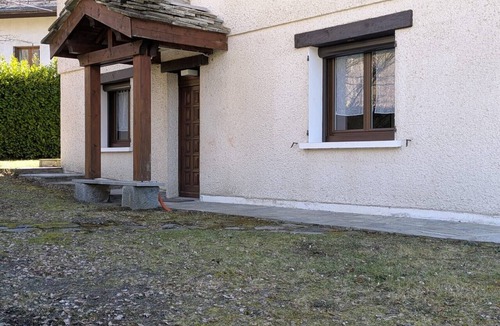 Saint-Martin-sur-la-Chambre Apartment | Apartment '4 Personnes' with Mountain View, Shared Garden and Wi-Fi