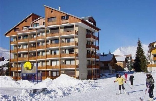 Mont-de-Lans Apartment | Apart. , 8 pers., At the foot of the slopes with very beautiful view