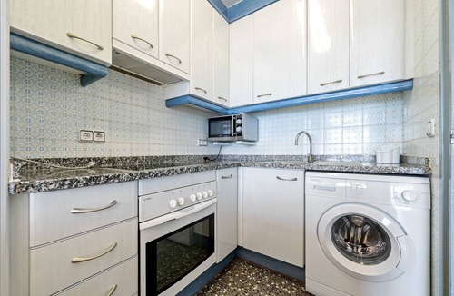 Sant Salvador Apartment | Apartment 'Edificio Victoria 5º-7ª' with Sea View, Private Terrace and Wi-Fi