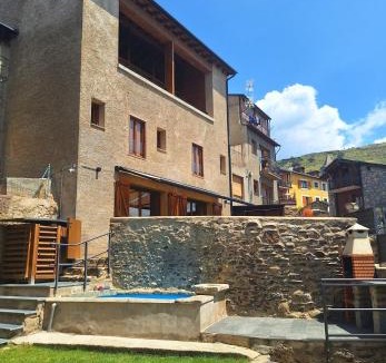 Llivia Apartment | Apartament "El Castell" Casa Rural Cal Rialla
