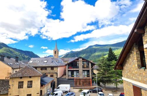 Esterri D'Aneu Apartment | Apartament familiar amb vistes by RURAL D'ÀNEU