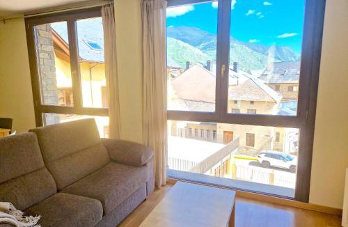 Esterri D'Aneu Apartment | Apartament familiar amb vistes by RURAL D'ÀNEU