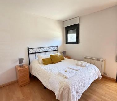Buira Apartment | Apartamento con balcón y vistas a la montaña