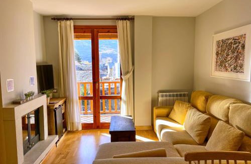 Benasque Apartment | Apartamento en el centro de Benasque con piscina