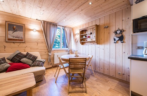 Saint-Francois-Longchamp Apartment | Apartment 'Centre Station Appt Pied Des Pistes' with Mountain View