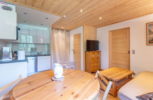 Saint-Francois-Longchamp Apartment | Apartment 'Centre Station Appt Pied Des Pistes' with Mountain View
