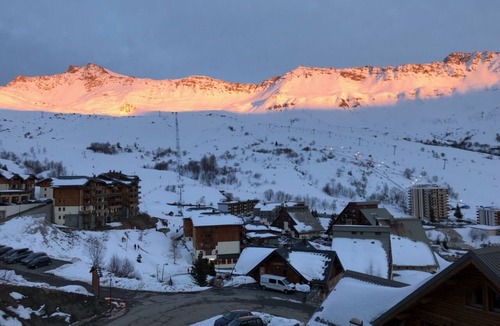 Montgellafrey Apartment | Apartment 6 pers. comfortable with a panoramic view of the ski area
