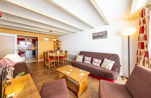 Montgellafrey Apartment | Apartment at the foot of the slopes, 6 pers, center-station