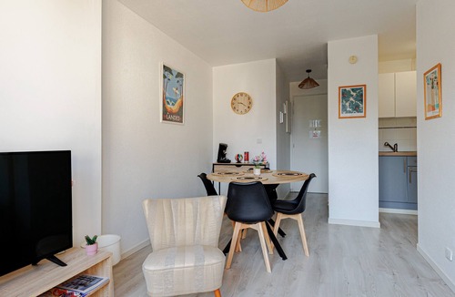 Saint-Vincent-de-Tyrosse Apartment | Apartment “Les Jardins” with Balcony