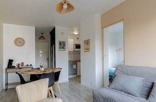 Saint-Vincent-de-Tyrosse Apartment | Apartment “Les Jardins” with Balcony
