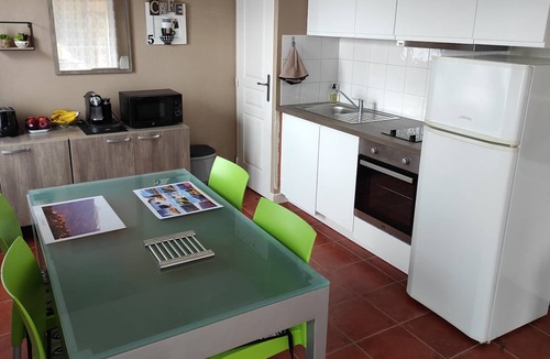 Sainte-Cecile-les-Vignes Apartment | apartment with balcony, secure residence with swimming pool