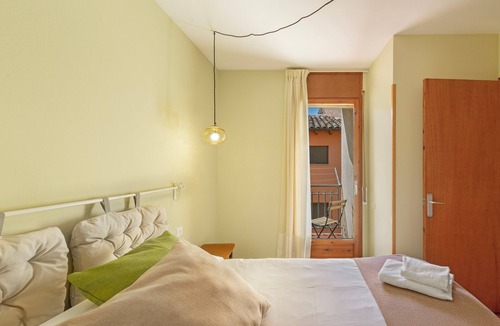 Sant Llorenc de Morunys Apartment | Apartment 'El Portal' with Mountain View, Shared Garden and Wi-Fi