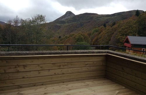 Saint-Jacques-des-Blats Apartment | Apartment with a terrace for 6 people, 200 m from the slopes