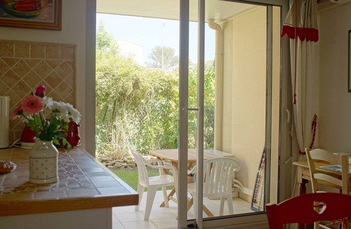 St.-Remy-de-Provence Apartment | Apartment * with terrace and swimming pool in secure luxury residence