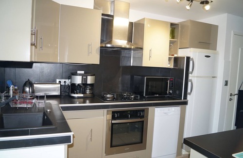 Lahonce Apartment | Apartment 15 km from the beach, jacuzzi, sauna, sleeps 5, fully equipped