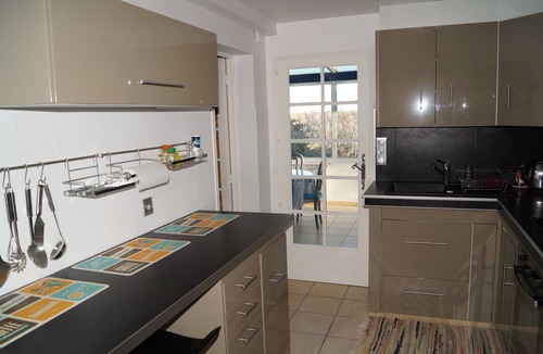 Lahonce Apartment | Apartment 15 km from the beach, jacuzzi, sauna, sleeps 5, fully equipped