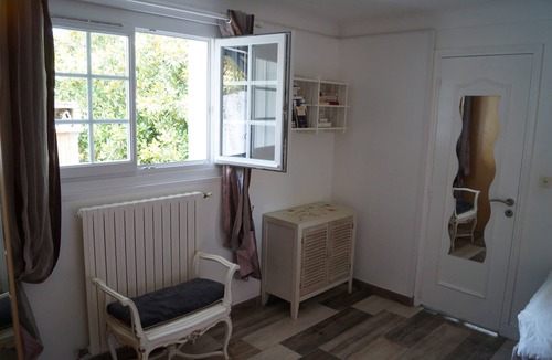 Lahonce Apartment | Apartment 15 km from the beach, jacuzzi, sauna, sleeps 5, fully equipped