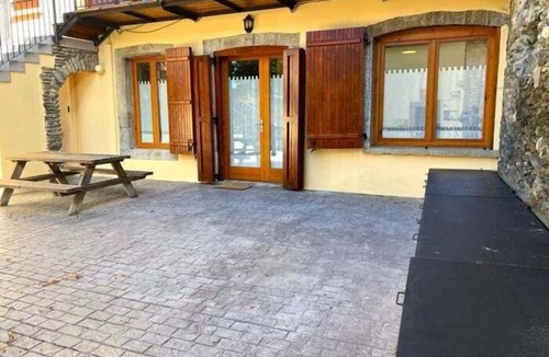 Err Apartment | Apartment 2 Bed Fireplace, Wi-Fi & Pet-Friendly