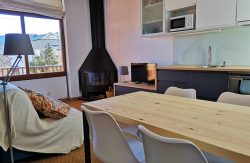 Caldegas Apartment | Apartment 2 rooms Terrace, Views, Fireplace and 6 Pax