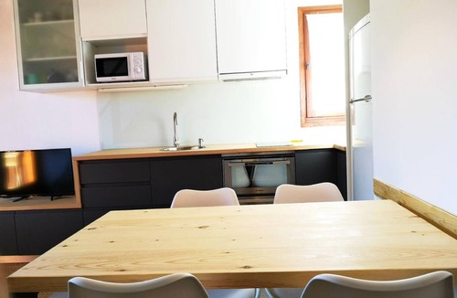 Caldegas Apartment | Apartment 2 rooms Terrace, Views, Fireplace and 6 Pax