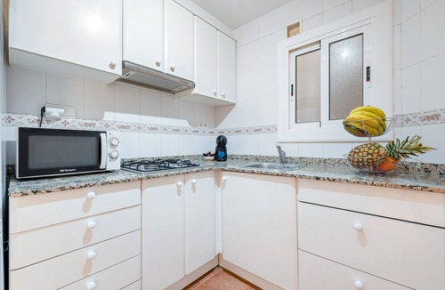 Torredembarra Apartment | Apartment '5 Minutos De La Playa Torredembarra' with Balcony, Wi-Fi and Air Conditioning