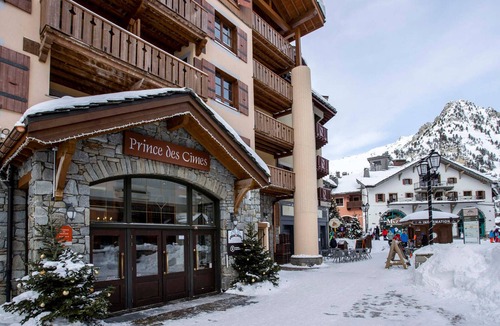Arc-1950 Apartment | Apartment Arc 1950 Ski-In/Ski-Out with Pools and Jacuzzi