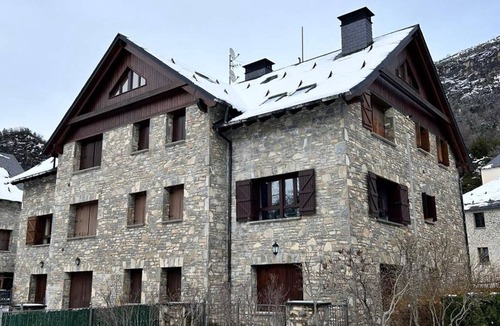 Escarrilla Apartment | Apartment 'A10 De Formigal' with Mountain View, Balcony and Wi-Fi