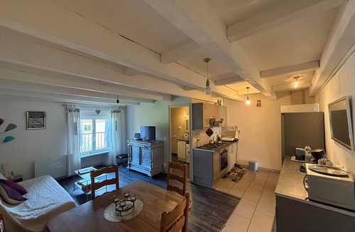 Camplong House | Apartment Air-conditioned 2-bedroom apartment, sleeps 2 adults + 1 infant; shared pool; quiet location; hiking; lakes.