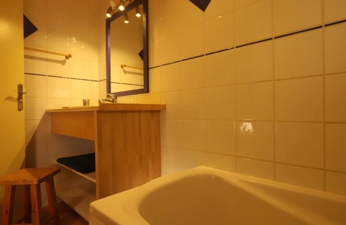 Bonneval-sur-Arc Apartment | Apartment 'Alpaga 8' with Private Terrace, Shared Garden and Wi-Fi