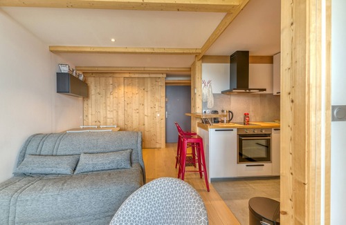 Eclose-Ouest Apartment | Apartment 'Alpe D'huez' with Mountain View and Balcony
