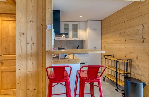 Eclose-Ouest Apartment | Apartment 'Alpe D'huez' with Mountain View and Balcony