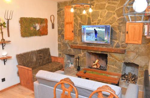La Pobla de Lillet Apartment | Apartment Angepasste rustikale Wohnung für 4 Personen Pobla de Lillet by Interhome