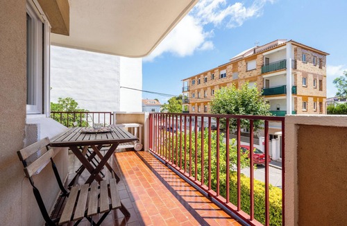 Sant Salvador Apartment | Apartment 'Apartament Platja De Sant Salvador' with Private Terrace, Balcony and Wi-Fi
