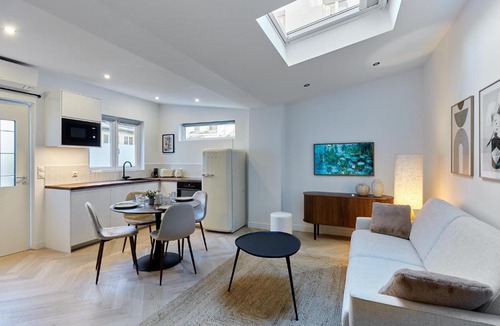 Quartier de la Plaine-de-Monceaux Apartment | Apartment Arc de Triomphe by Studio prestige
