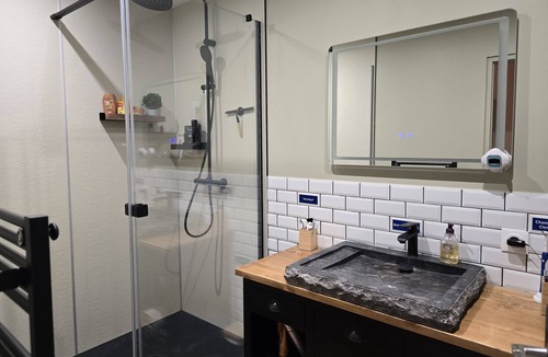 Aurillac Apartment | Apartment 'Aurillac Cantal' with Balcony and Wi-Fi