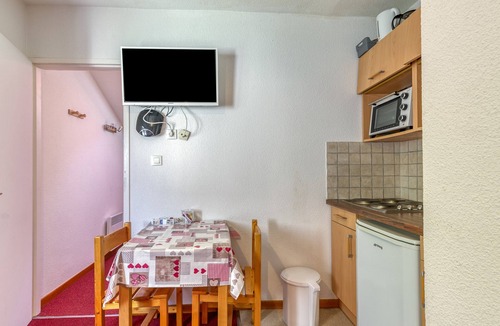 Le Bourg-d'Oisans Apartment | Apartment 'B3 Chamois' with Mountain View, Shared Garden and Wi-Fi