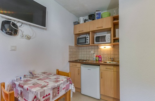 Le Bourg-d'Oisans Apartment | Apartment 'B3 Chamois' with Mountain View, Shared Garden and Wi-Fi